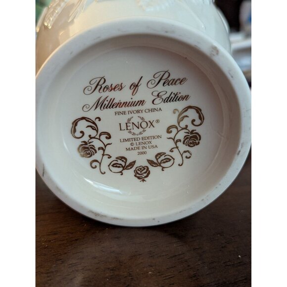 Lenox Roses Of Peace Millennium Edition Ivory Vase With Embossed Floral Design - Picture 2 of 6